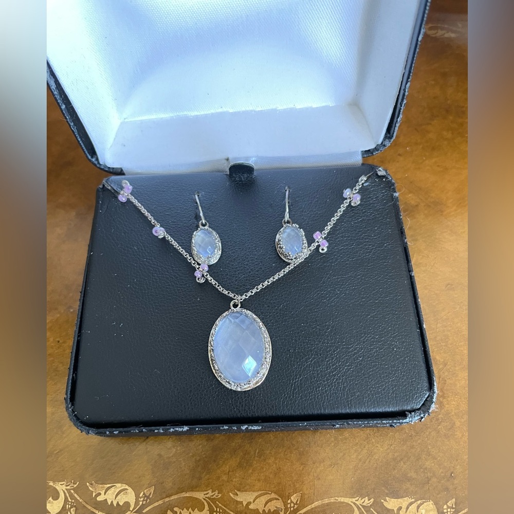 Earring and necklace set